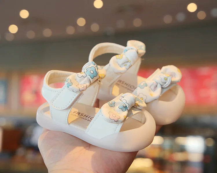 Baby Walking Shoes Non-slip Toes Capped Girls Beach Shoes with Flower 2025 Summer New Kids Sandals Double Bows Sweet Soft Sole