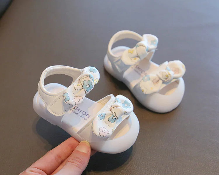 Baby Walking Shoes Non-slip Toes Capped Girls Beach Shoes with Flower 2025 Summer New Kids Sandals Double Bows Sweet Soft Sole