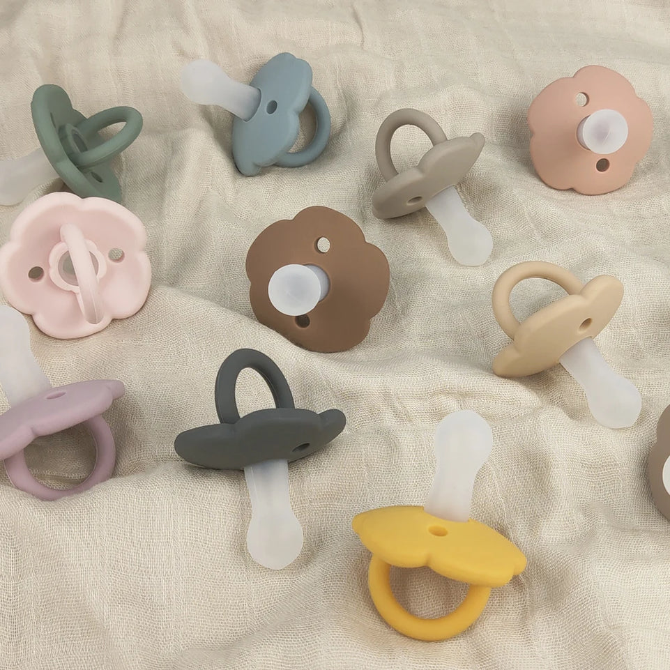 Baby pacifier super soft anti-flatulence, 0-3 to 6 months old imitation breast milk newborn baby sleep artifact