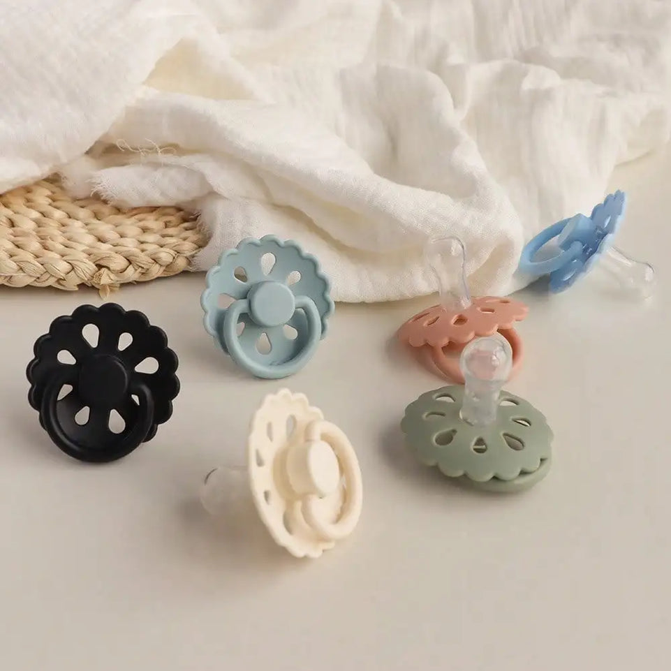 1PCS Portable Baby Pacifier BPA Free Soother Silicone Luminous Pacifier Multi-pattern Design for Boys Girls Durable