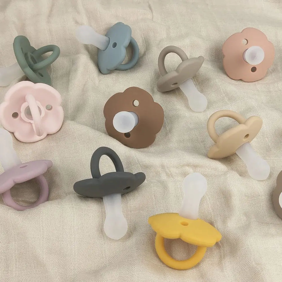 Baby pacifier super soft anti-flatulence, 0-3 to 6 months old imitation breast milk newborn baby sleep artifact