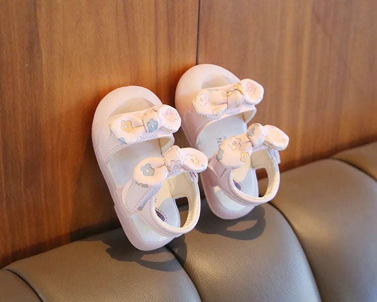 Baby Walking Shoes Non-slip Toes Capped Girls Beach Shoes with Flower 2025 Summer New Kids Sandals Double Bows Sweet Soft Sole